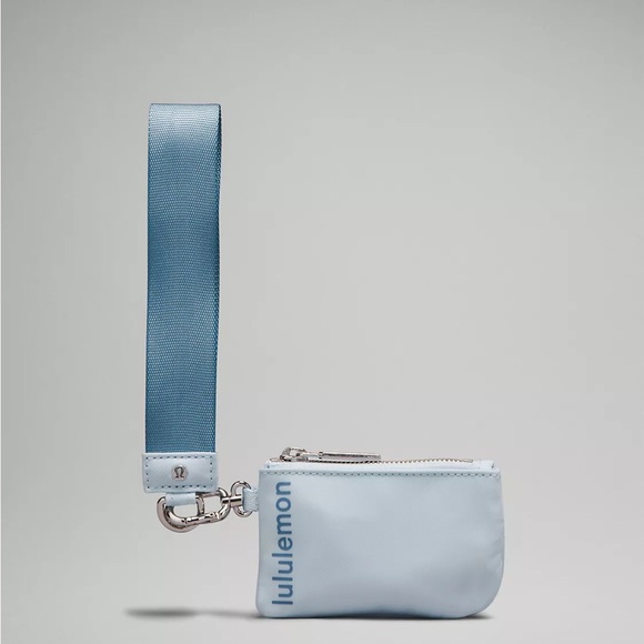 NEW LULULEMON DUAL POUCH WRISTLET BLUE - Picture 3 of 15